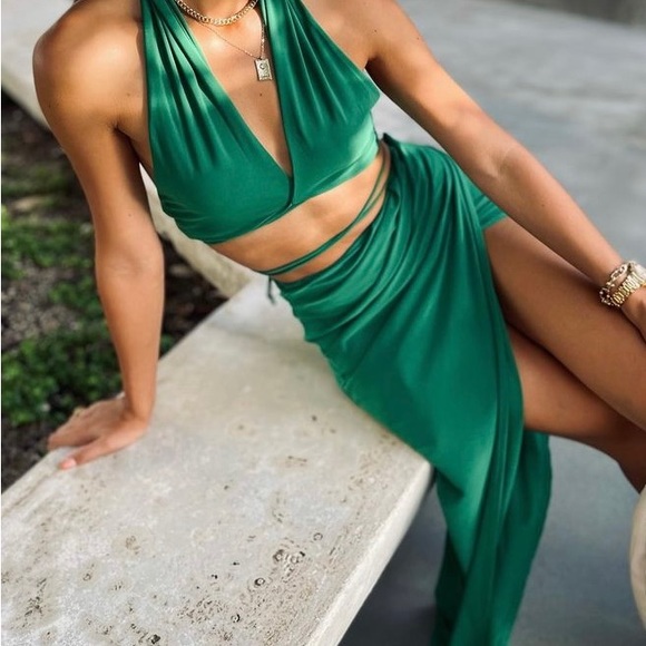 Green top and skirt set - Picture 3 of 3